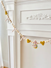 Load image into Gallery viewer, Penguin Felt Garland - Hearts
